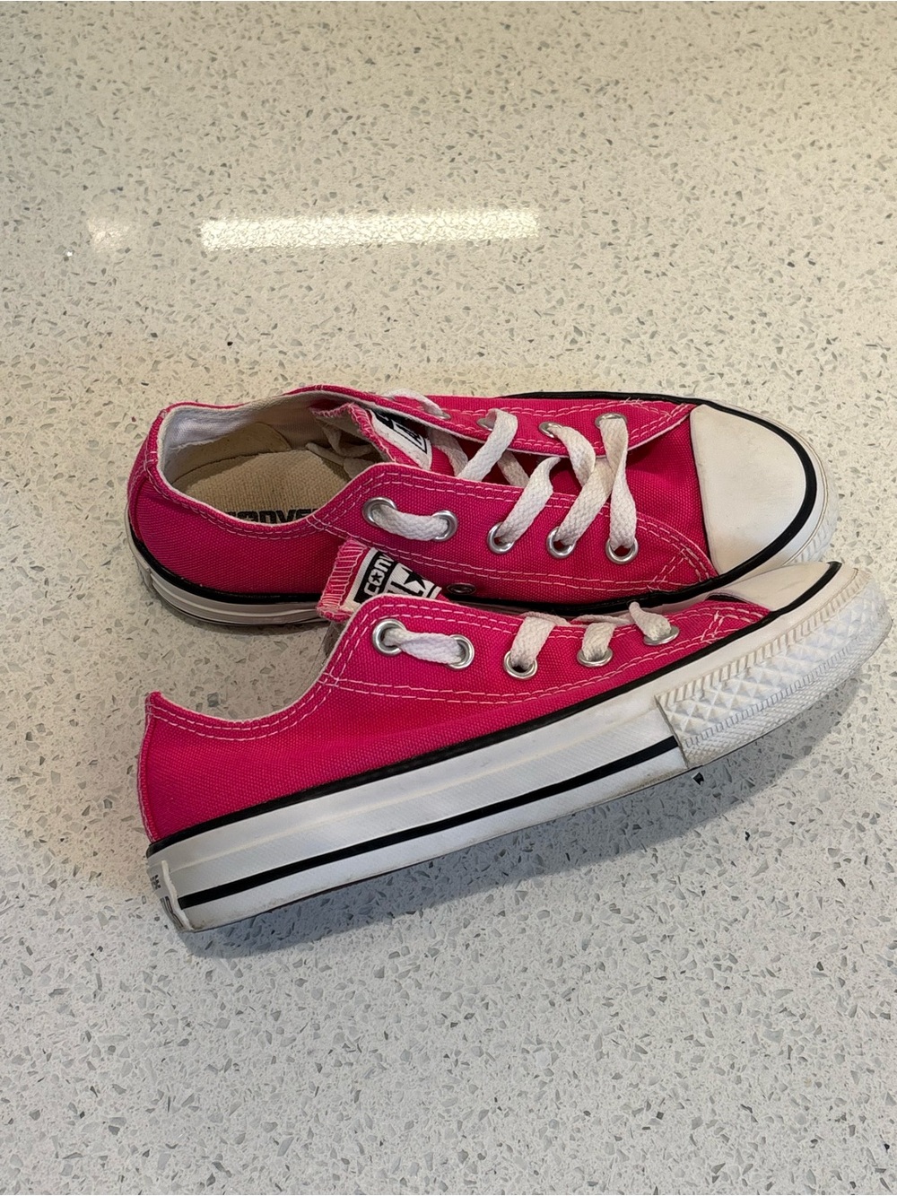 Converse Chuck Taylor Kids Low Top Sneakers in Hot Pink and White C12